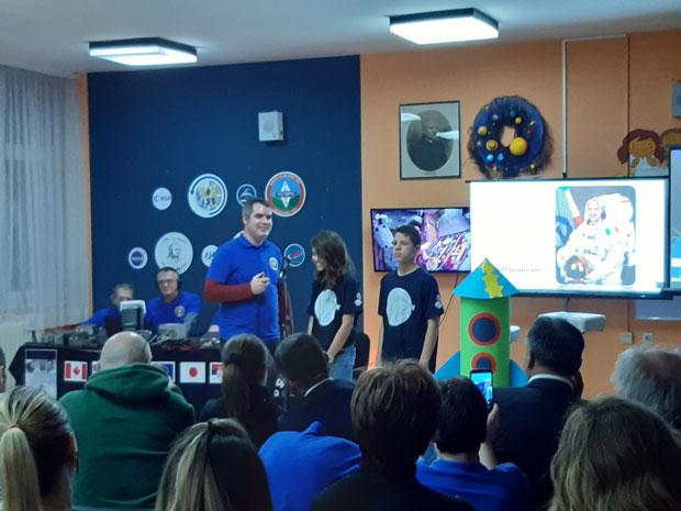 Хало свемир, из школске клупе: Разговор са “звездама” (ФОТО/ВИДЕО)